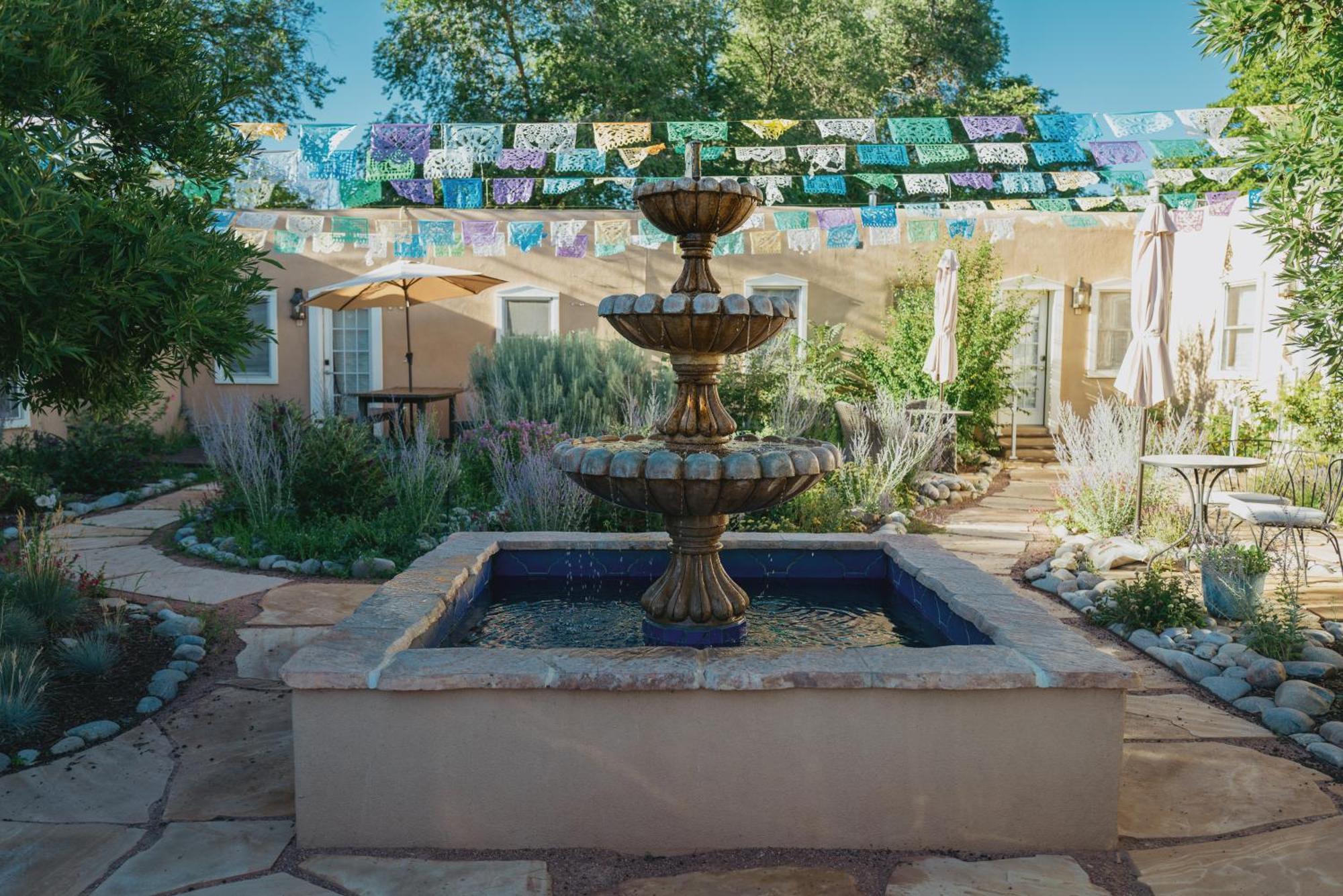 Dos Hermanas Casita 8 Downtown Courtyard Patio سانتا فيه المظهر الخارجي الصورة